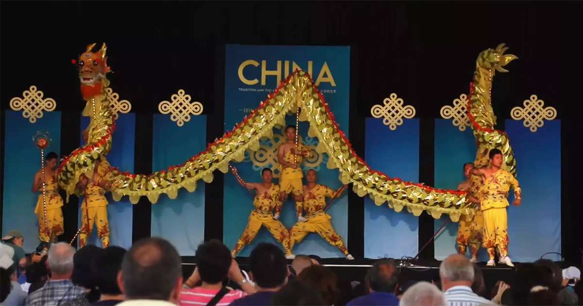 Dragon Dance by the Zhejiang Wu Opera Troupe