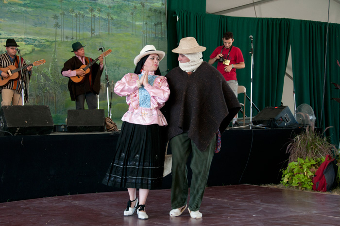 El Pueblo Canta perform in the Al Son Que Me Toquen tent.