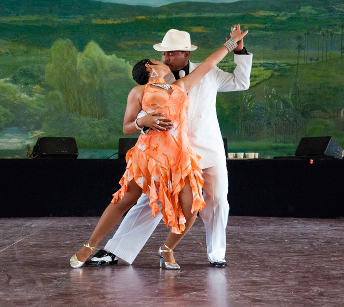 Johanna Palacios Ruiz and Edinson Dario Vanegas Amaya demonstrate tango at the El Rumbiadero Stage.