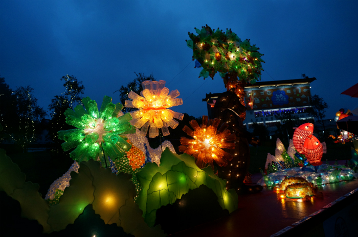 Students in Taiwan reuse plastic bottles to make lanterns.