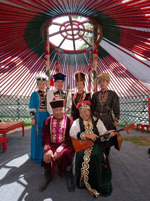 Photo by Walter Larrimore, Ralph Rinzler Folklife Archives