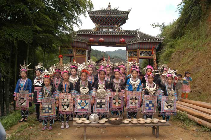 Gate-barring songs continue to thrive among some Dong communities during inter-village visits.