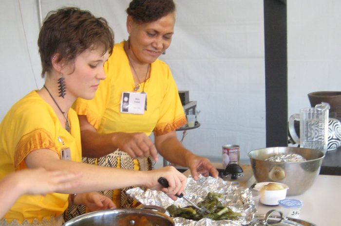  Mele Vaikele (right) prepares Lu Moa.