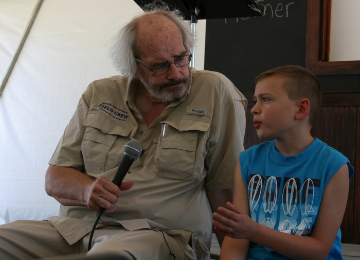 Dr. Jack Horner from Montana State University talks with a Festival visitor about paleontology. Photo by Helen Klaeb