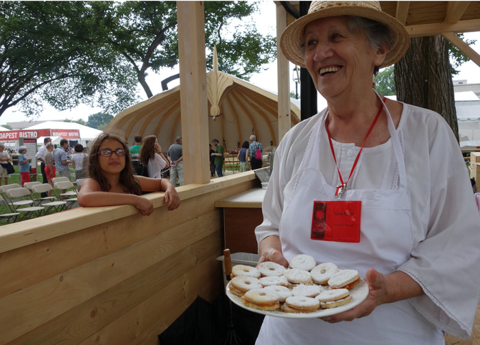 Hungarian vanilla wreaths with apricot jam. Photo by Lili A. Kocsis