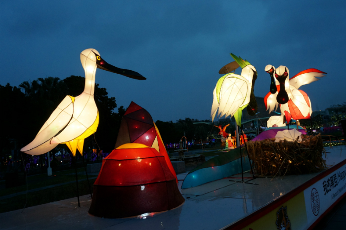 Black-faced spoonbill lanterns made by high school students in Taiwan. Photo by Jian Hua