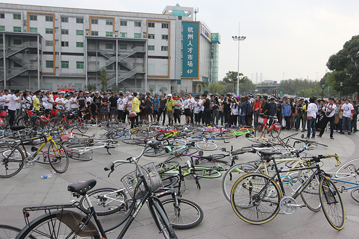 Start of a 2012 Hangzhou Heroes Alleycat ride in Hangzhou, China.