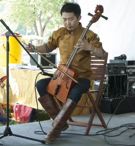 Ih Tsetsn member Jirigala playing the morin khuur.