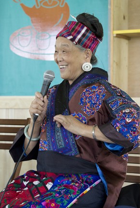 Pan Yuzhen participates in a discussion on the China program narrative stage. Photo by Rachel Winslow, Ralph Rinzler Folklife Archives and Collections, Smithsonian Institution