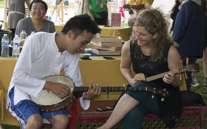 Banjo player Abigail Washburn and a musician from the Dimen Dong Folk Chorus. Photo by Hermine Dreyfuss, Ralph Rinzler Folklife Archives and Collections, Smithsonian Institution