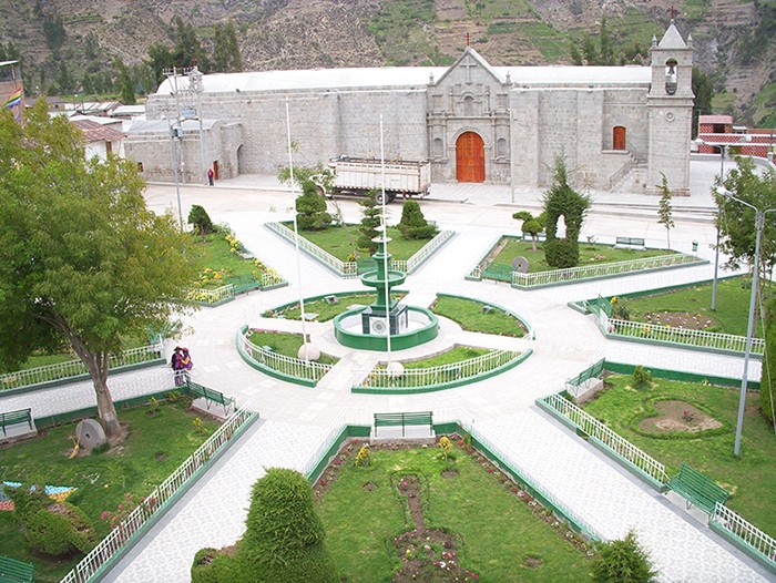 Plaza de Armas in Carumas. Photo by Deisi Rivadeneira 