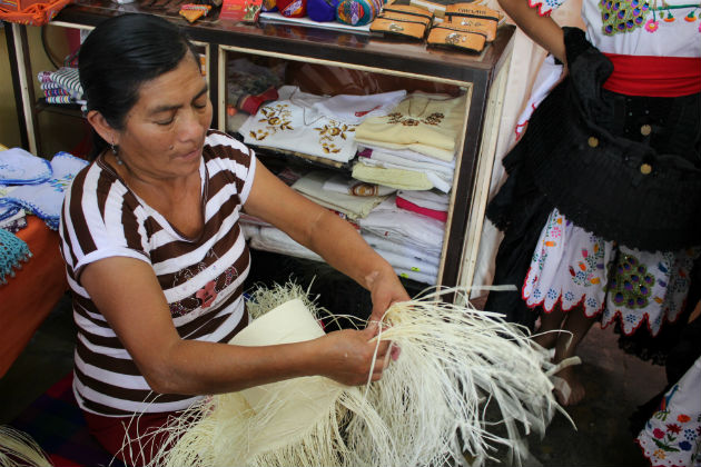 Photo by Jackie Flanagan Pangelinan, Ralph Rinzler Folklife Archives