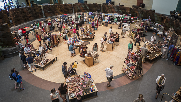 The Festival Marketplace held its first artisan demonstrations, featuring carved gourds, filigree jewelry, and ceramics. Photo by Francisco Guerra, Ralph Rinzler Folklife Archives