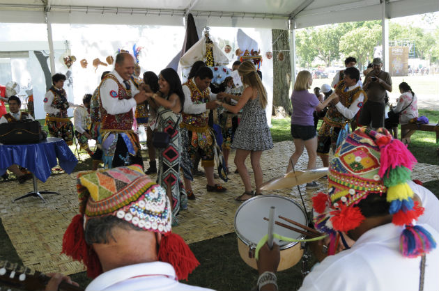 Festival visitors interact with participants. Photo by Joe Furgal, Ralph Rinzler Folklife Archives