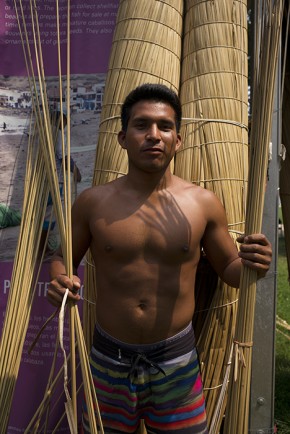 Mateo Valderrama readied reed for raft building in the Caballitos de Totora tent. Photo by Vivianne Peckham, Ralph Rinzler Folklife Archives