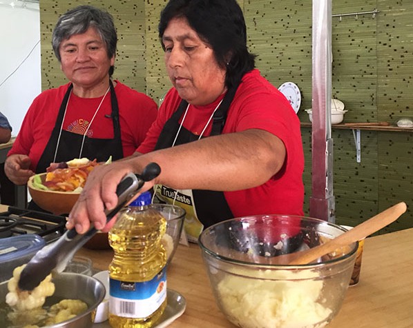 Anatalia Gonzalez Gutierrez and Eloisa Piminchumo Domínguez prepared cuasa en lapa in El Fogón Kitchen. Photo by Erin Kurvers, Ralph Rinzler Folklife Archives