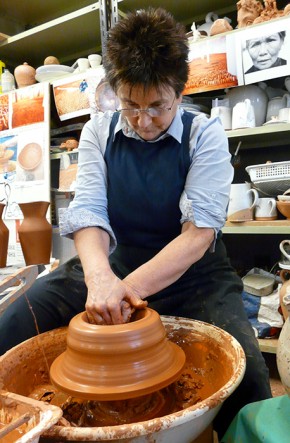 Blanka Gomez de Segura demonstrates wheel throwing pottery techniques at the Basque Pottery Museum in Álava province. Photo by Anne Pedersen, Ralph Rinzler Folklife Archives