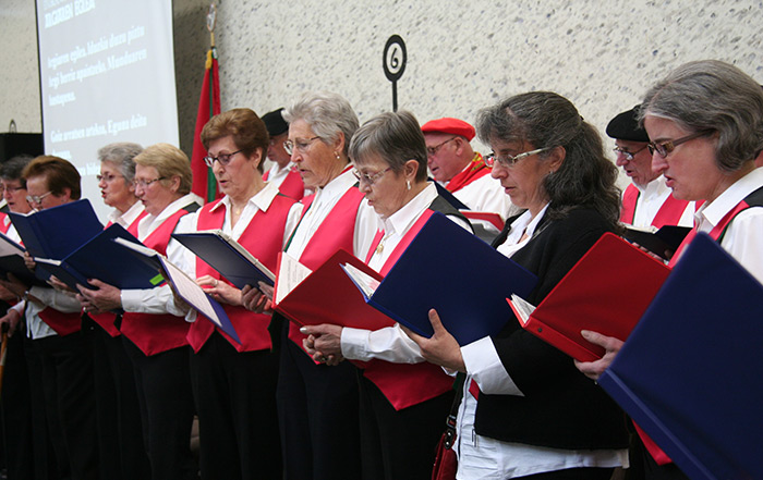 The Ekgarrekin Choir performs at the San Francisco Basque Cultural Center's Mass on February 14, 2016. Photo by Elisa Hough, Ralph Rinzler Archives