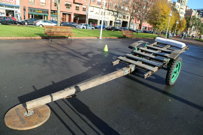 Typical cart used in cart pulling competitions. Photo by Cristina Díaz-Carrera