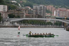 Trainera boat race. Photo by Mary Linn, Ralph Rinzler Folklife Archives