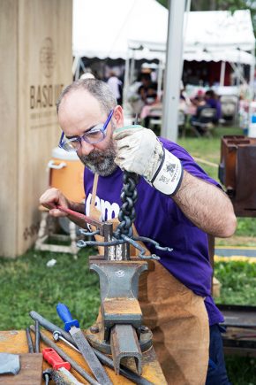 César Alcoz braids together the pieces of a decorative iron chain. Photo by Francisco Guerra, Ralph Rinzler Folklife Archives