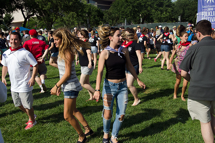 The Basque diaspora dance groups from California, Nevada, and Wyoming corralled the crowd for a final dance-along on the National Mall. Photo by Josh Weilepp, Ralph Rinzler Folklife Archives