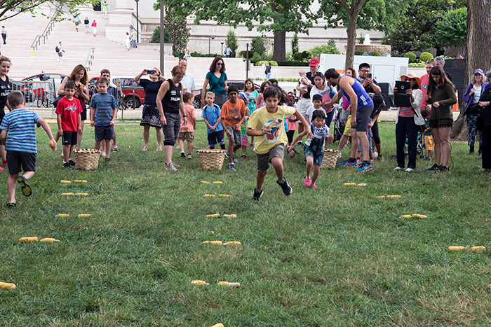 Young visitors dashed to and fro outside the Txiki-Txoko Kids' Corner in a corn cob race (<em>lokotx biltzea</em>). Photo by Walter Larrimore, Ralph Rinzler Folklife Archives