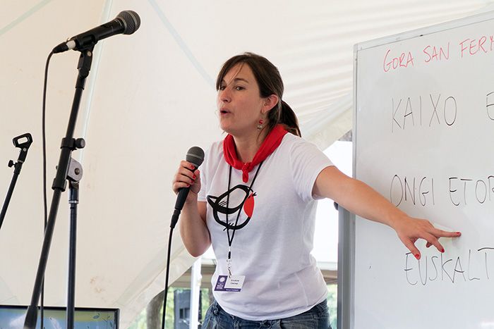 Basque language instructor Errukine Olaziregi teaches a Euskara lesson at the Euskaltegi tent. Photo by Willa Friedman, Ralph Rinzler Folklife Archives 