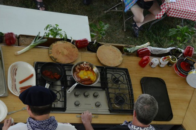 The peppers and meats of sarteneko are cooked separately. Photo by Ravon Ruffin, Ralph Rinzler Folklife Archives