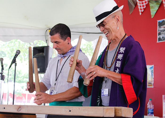 Abe learns how to play the Basque percussions instrument <em srcset=