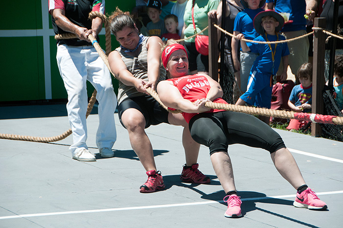 Batirtze Espizua (right) and Idoia Etxeberria compete in a round of <em>sokatira</em> (tug-of-war). Photo by Joe Furgal, Ralph Rinzler Folklife Archives