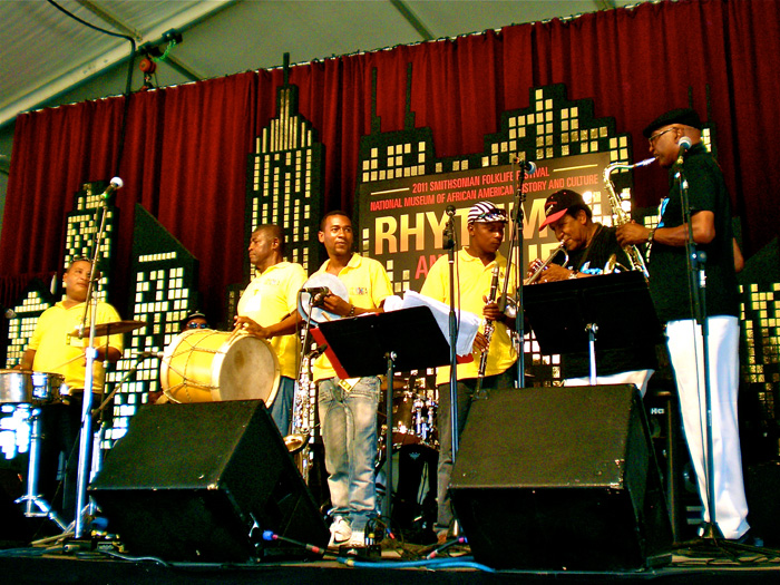 Rhythm and Blues meets chirimia music of Colombia’s Pacific coast. This was a fascinating, improvised musical encounter between R & B group The Monitors and La Contundencia